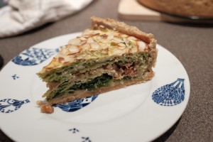 Ein Stück der Wirsing-Quiche