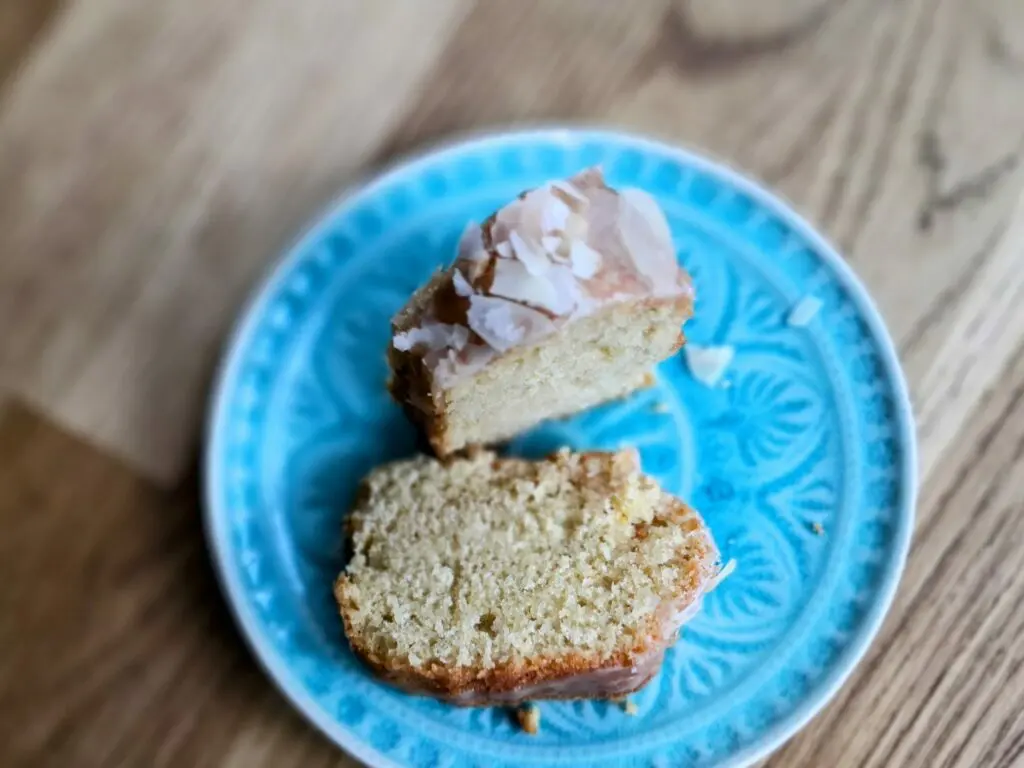 Safrankuchen mit Mandeln